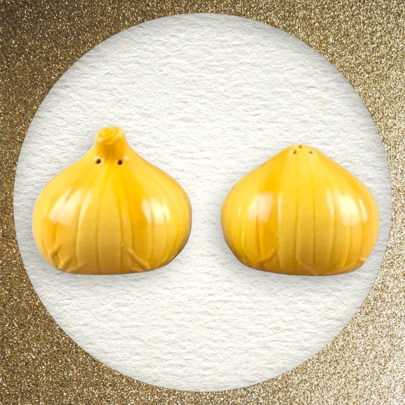 Vintage Yellow Onion / Figural Garlic Bulb Vegetable Salt & Pepper Shakers Set - Picture 4 of 5